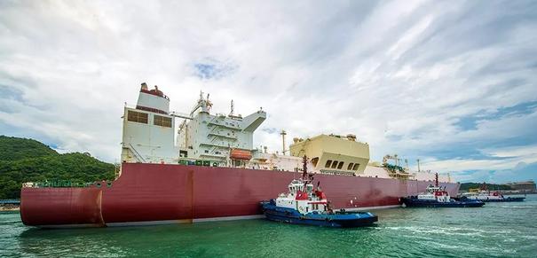 大型LNG船舶“AL KHARSAAH”顺利靠泊中海油深圳LNG接收站